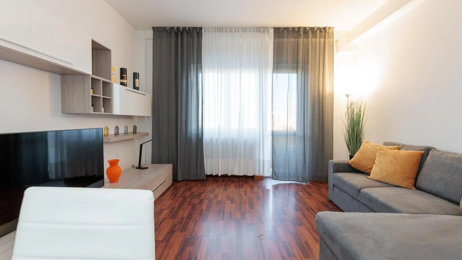 Hapton House Central 12 Mestre Italien