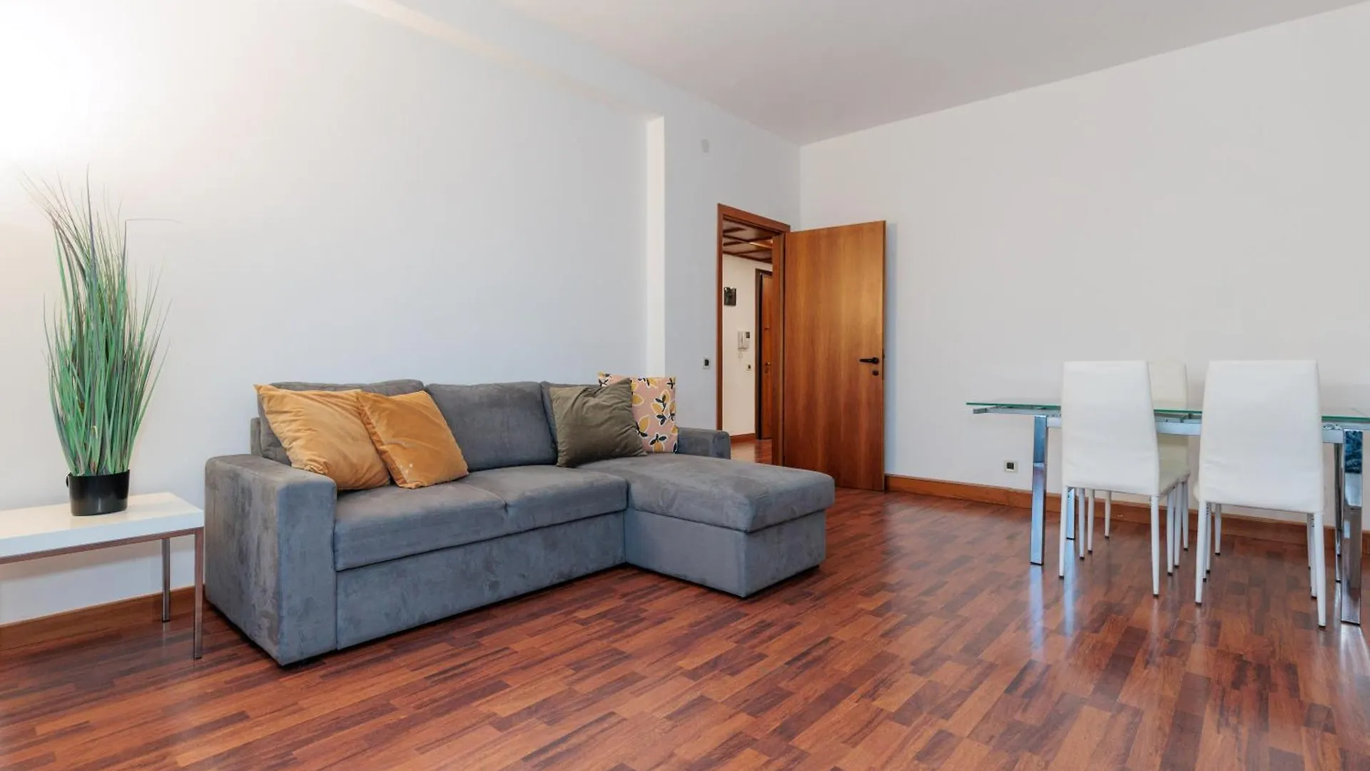 Apartment Hapton House Central 12 Mestre Italy
